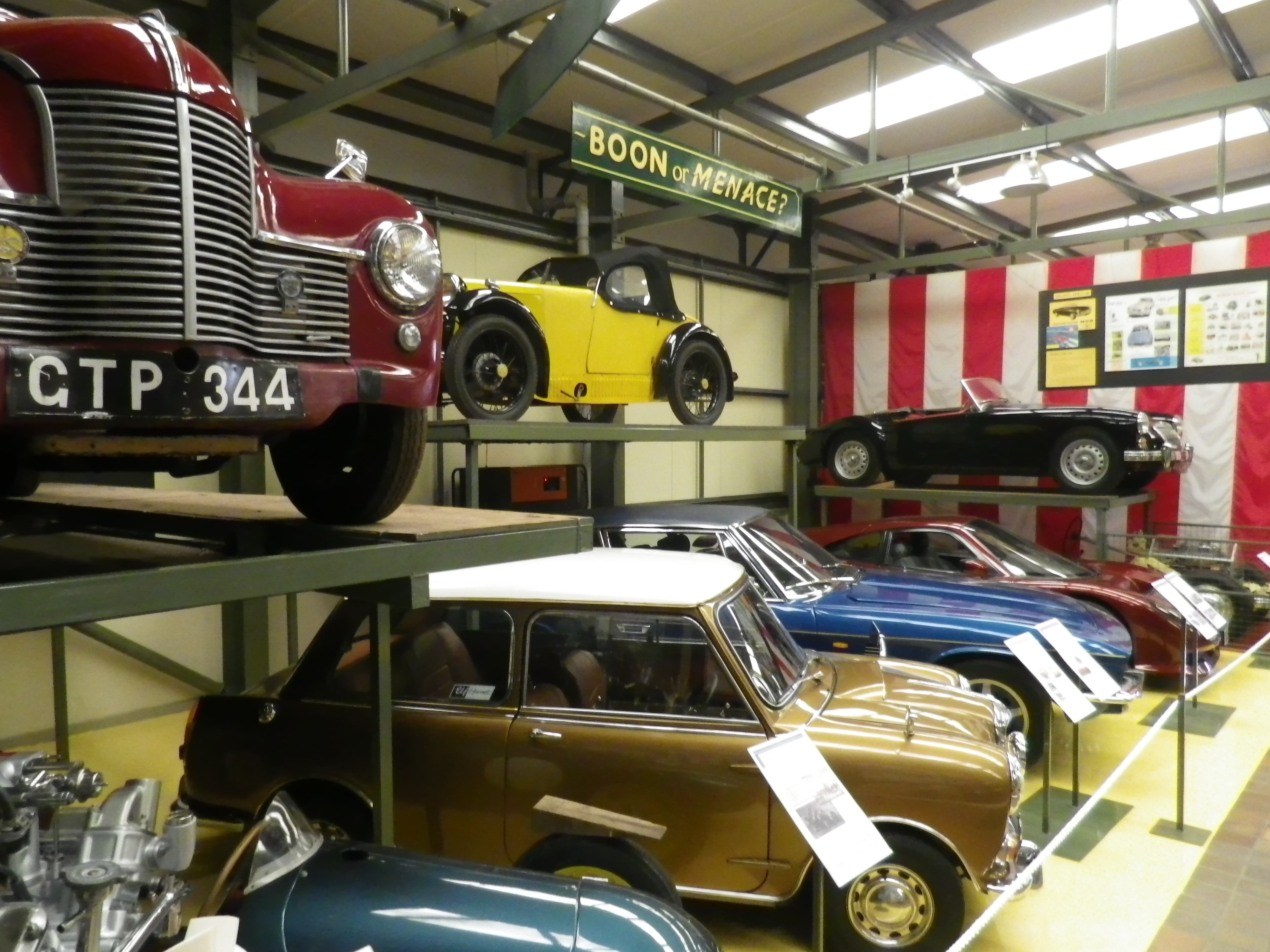 Grampian Transport Museum car displays3